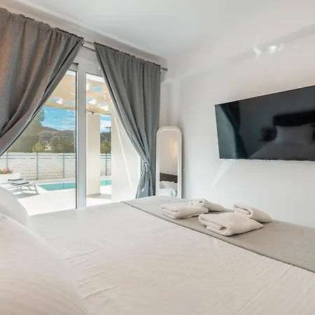 Вилла Punta Mare 3 *